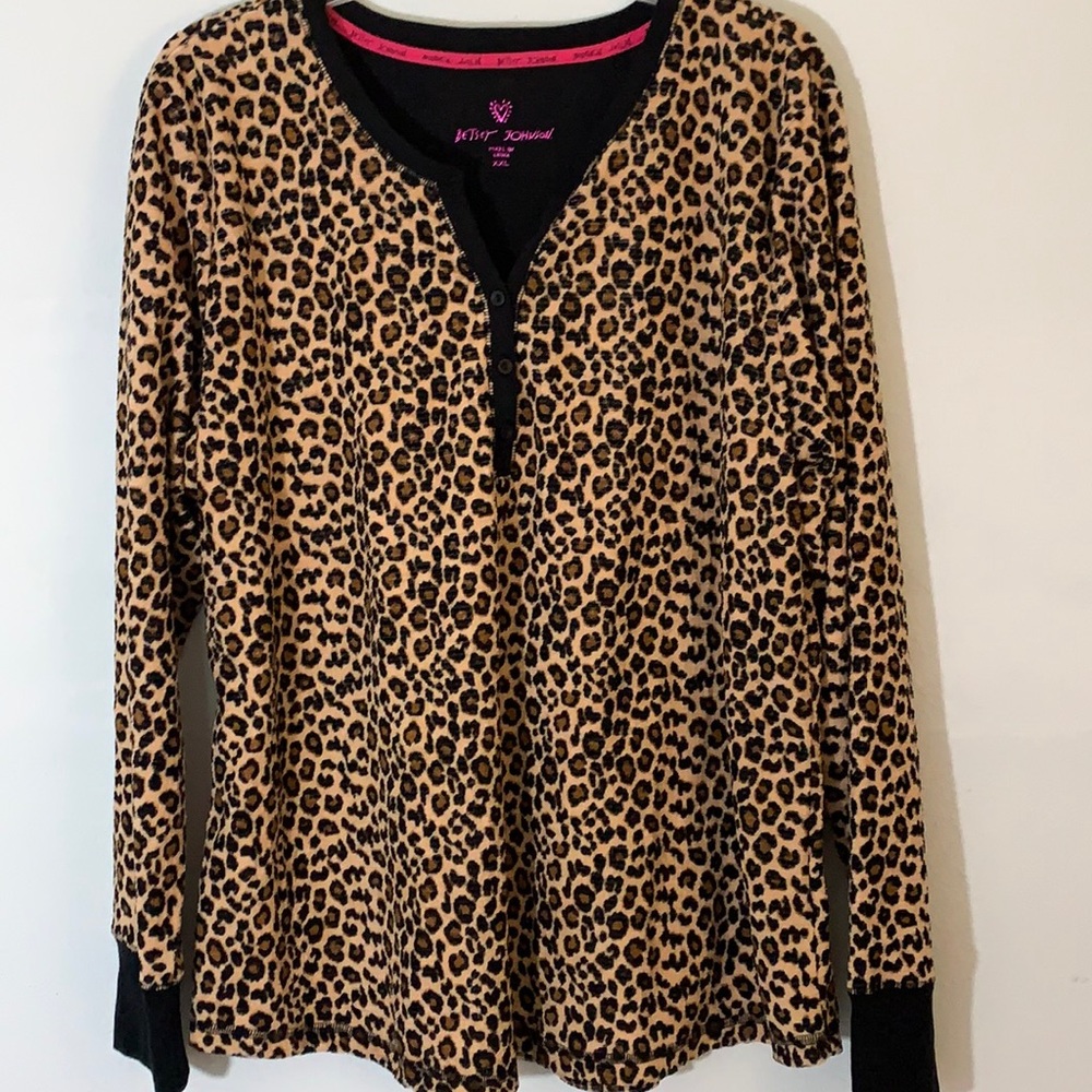 Betsey Johnson cheetah print lounge top NWOT. XXL